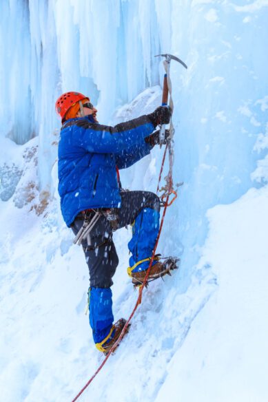 Crampones y piolet, un binomio inseparable